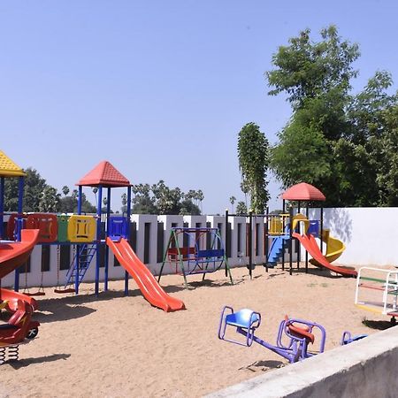 Hotel Golden Palace & Rooms Hālol المظهر الخارجي الصورة