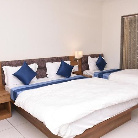 Hotel Golden Palace & Rooms Hālol المظهر الخارجي الصورة
