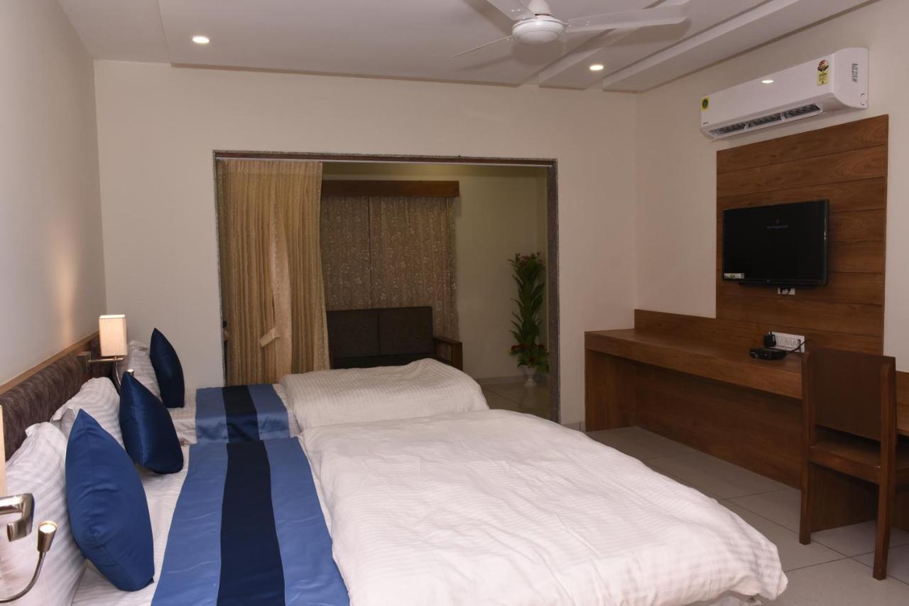 Hotel Golden Palace & Rooms Hālol المظهر الخارجي الصورة