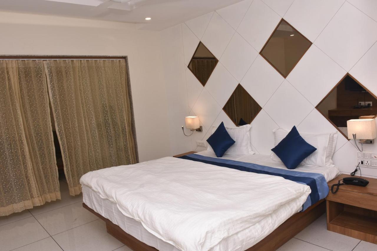 Hotel Golden Palace & Rooms Hālol المظهر الخارجي الصورة