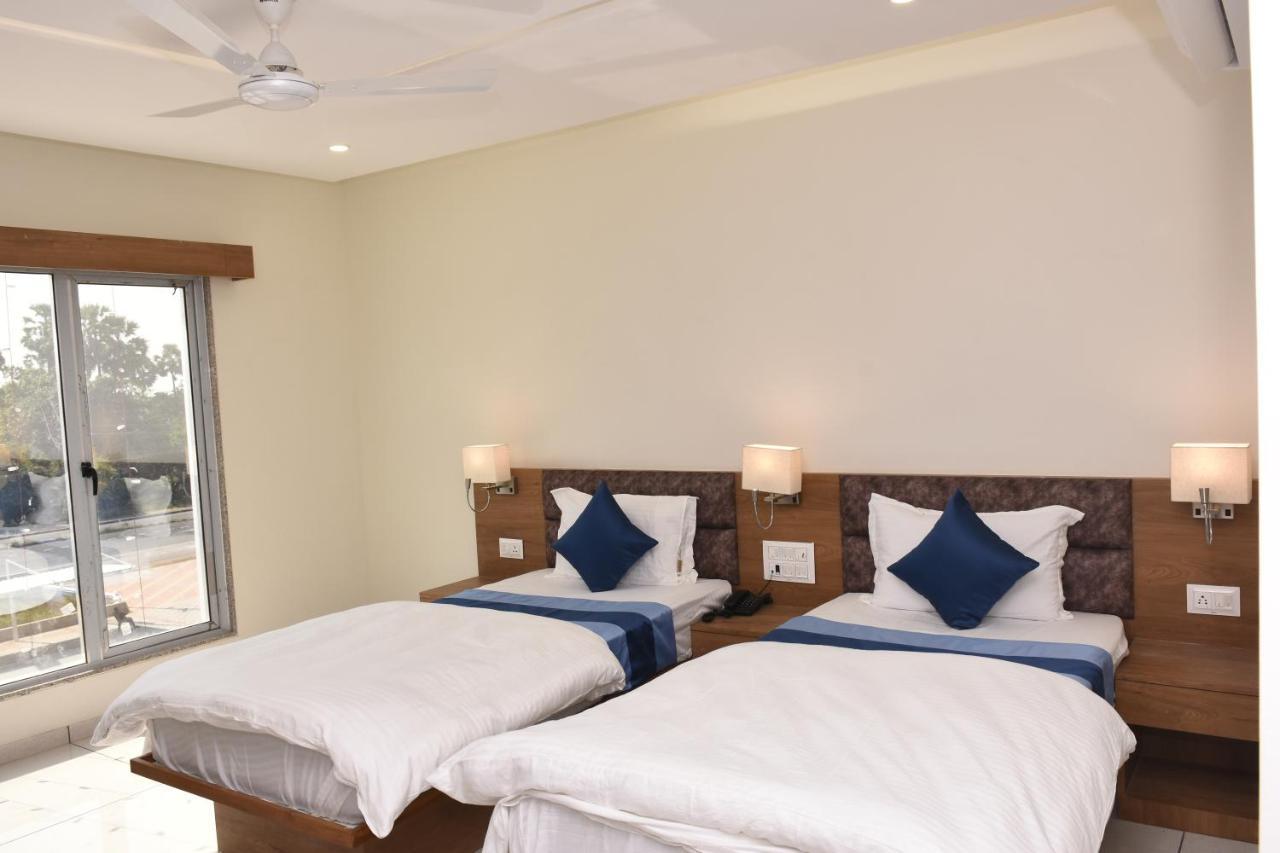 Hotel Golden Palace & Rooms Hālol المظهر الخارجي الصورة