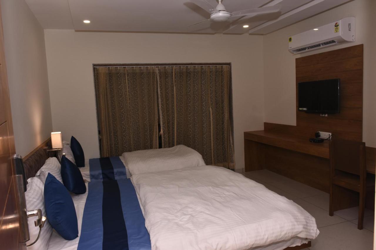 Hotel Golden Palace & Rooms Hālol المظهر الخارجي الصورة