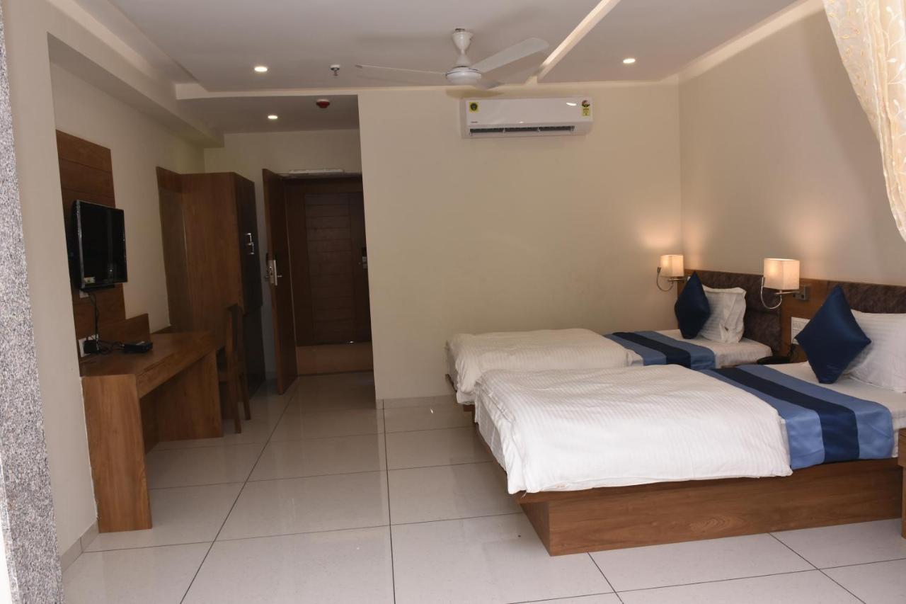 Hotel Golden Palace & Rooms Hālol المظهر الخارجي الصورة