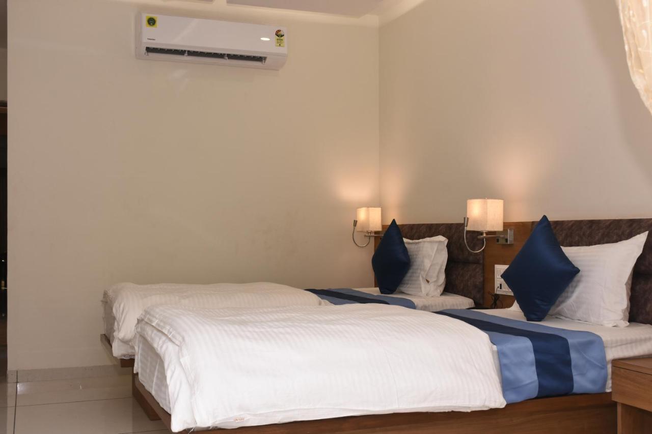 Hotel Golden Palace & Rooms Hālol المظهر الخارجي الصورة